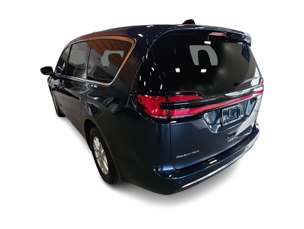 Thumbnail: 2025 Chrysler Pacifica - 18
