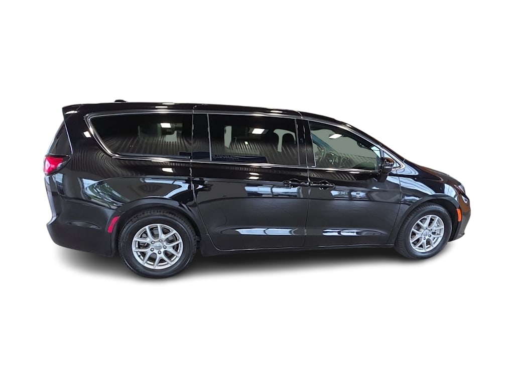 Thumbnail: 2025 Chrysler Pacifica - 16