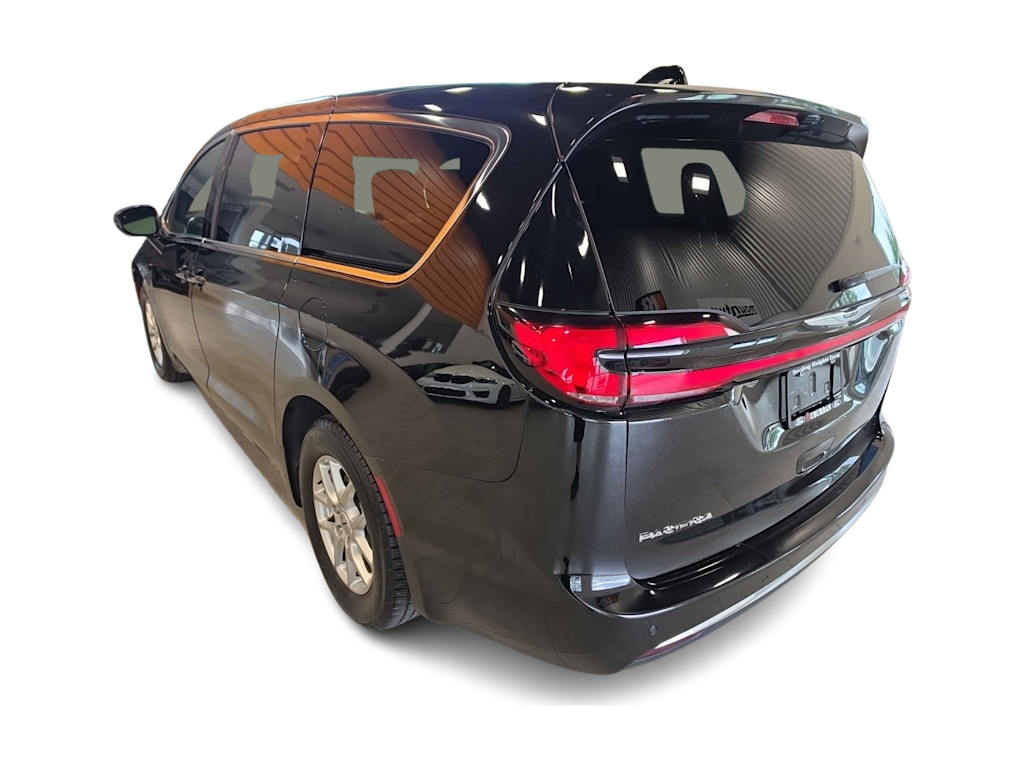 Thumbnail: 2025 Chrysler Pacifica - 4