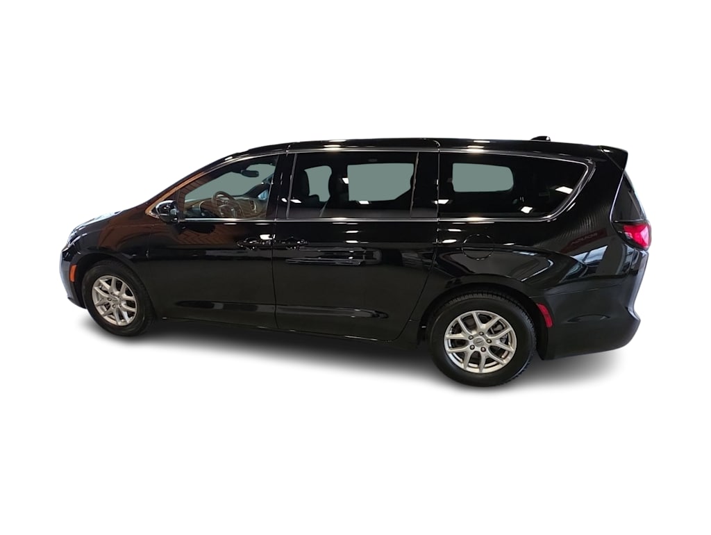 Thumbnail: 2025 Chrysler Pacifica - 3