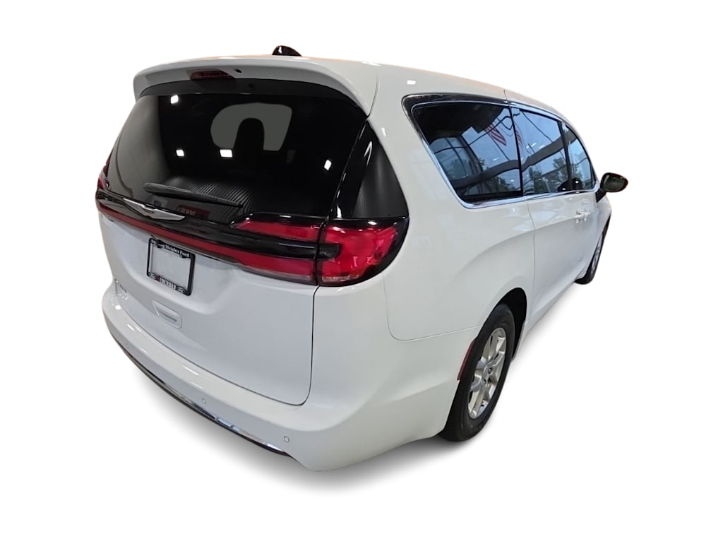 Thumbnail: 2026 Chrysler Pacifica - 17