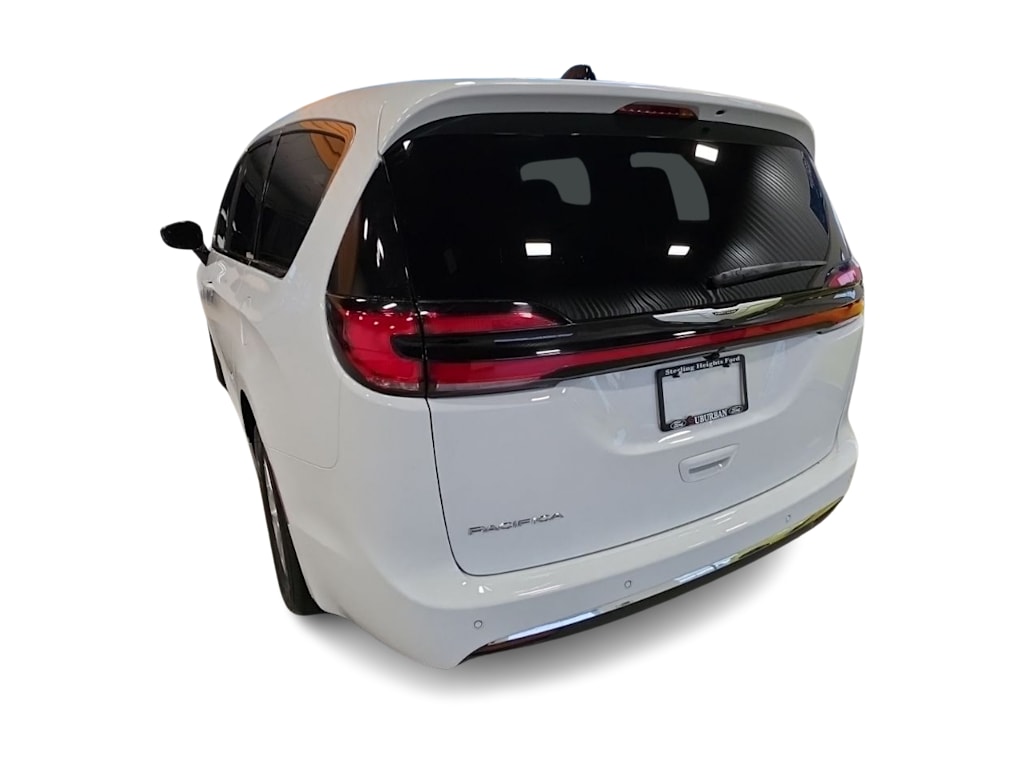 Thumbnail: 2026 Chrysler Pacifica - 4