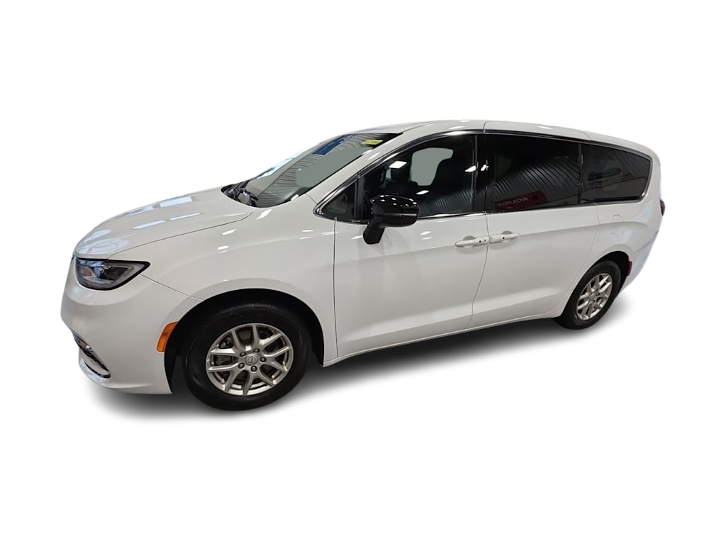 Thumbnail: 2026 Chrysler Pacifica - 3