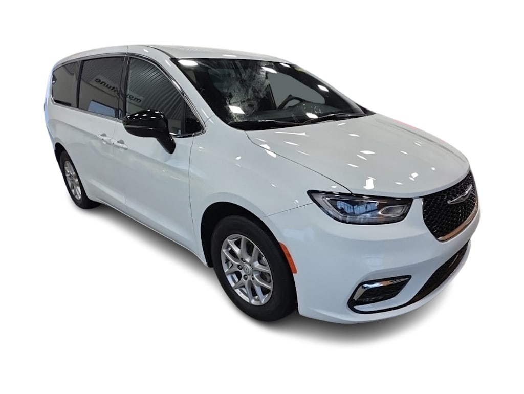 Thumbnail: 2026 Chrysler Pacifica - 14
