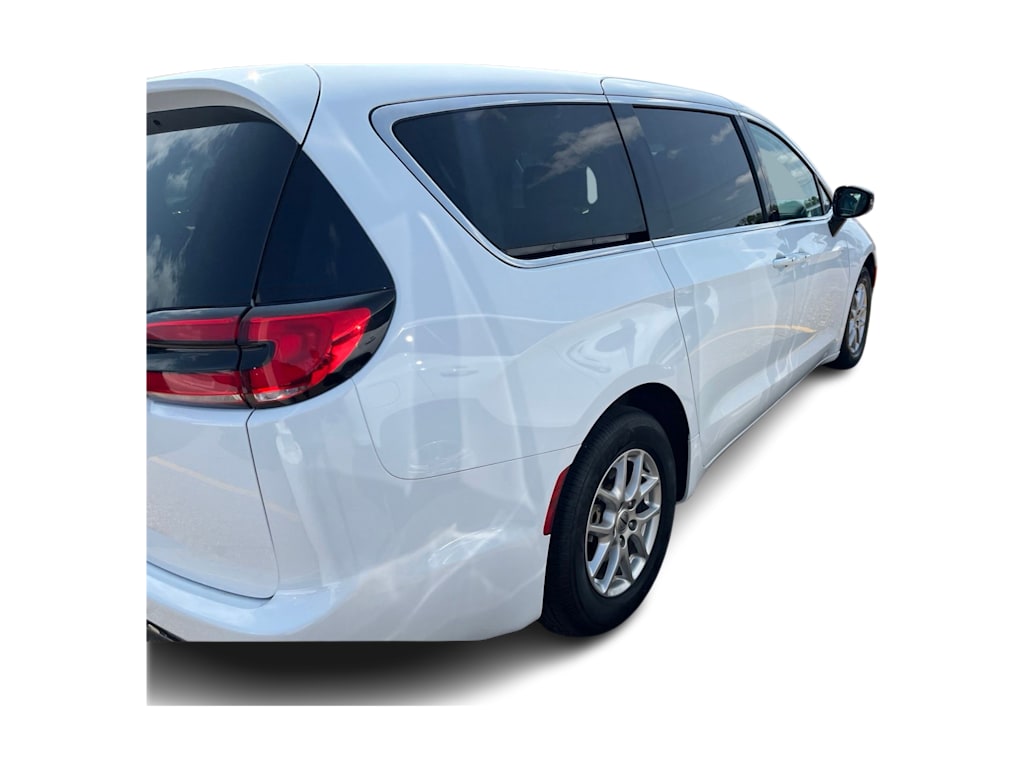 Thumbnail: 2024 Chrysler Pacifica - 22