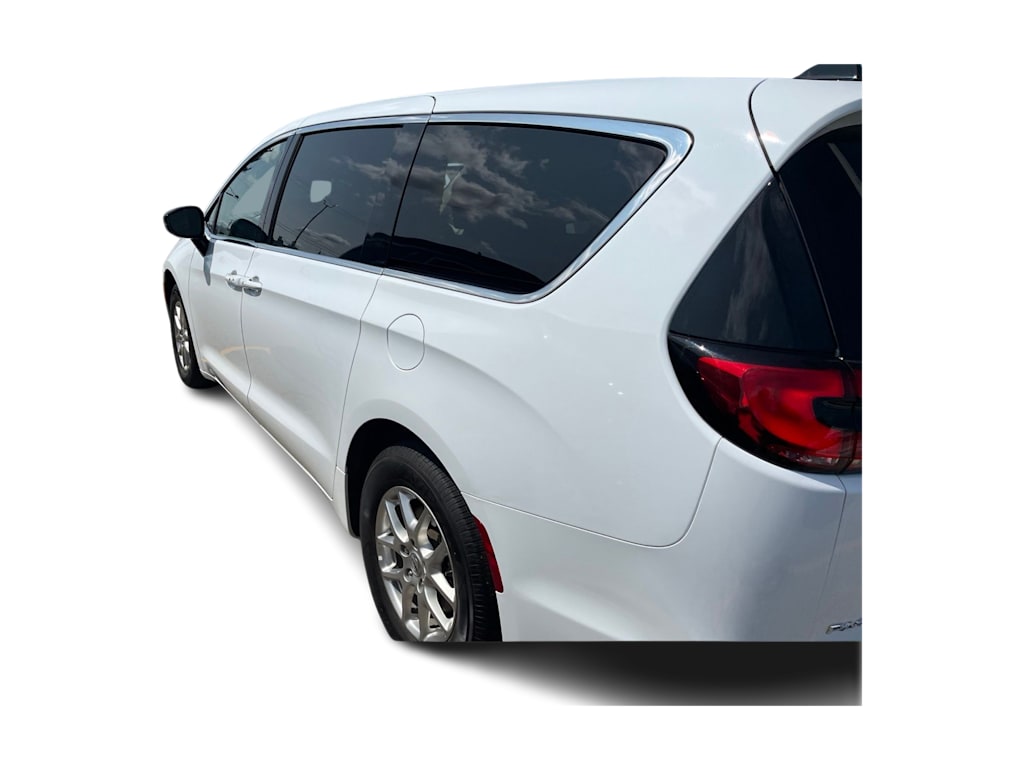 Thumbnail: 2024 Chrysler Pacifica - 18