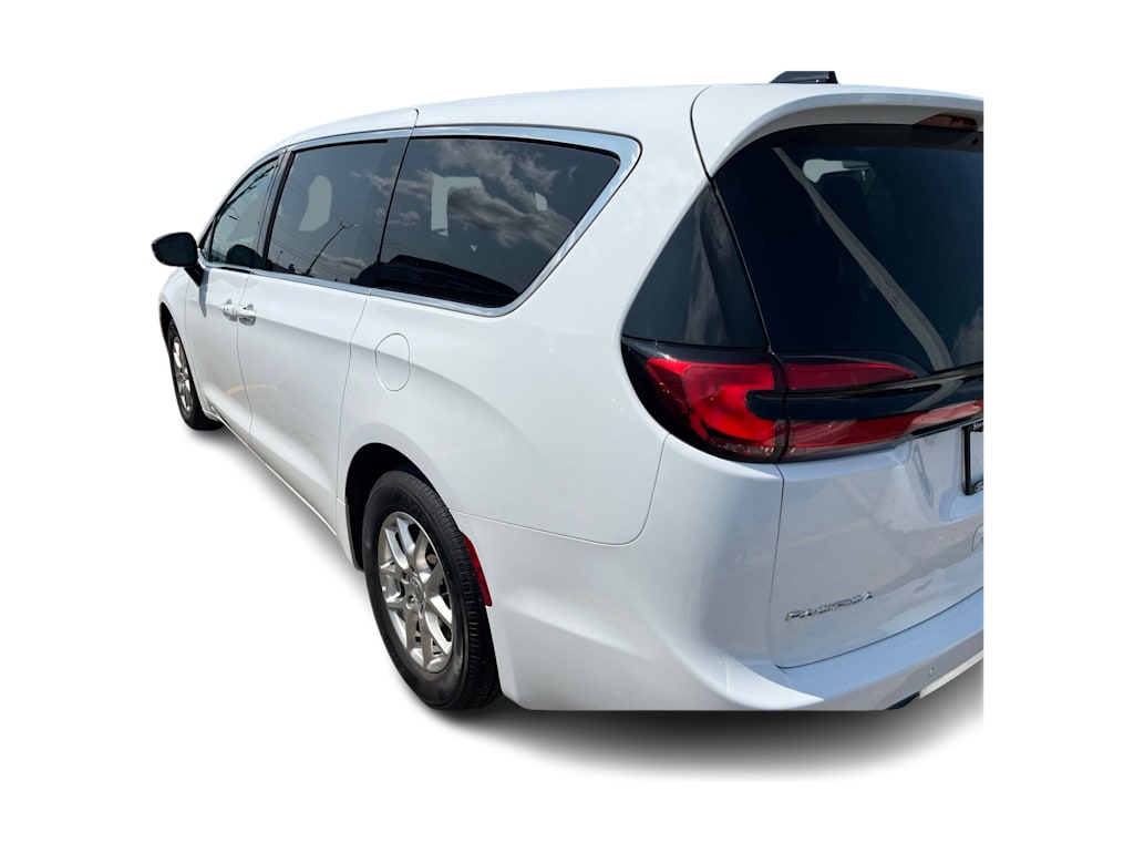 Thumbnail: 2024 Chrysler Pacifica - 17