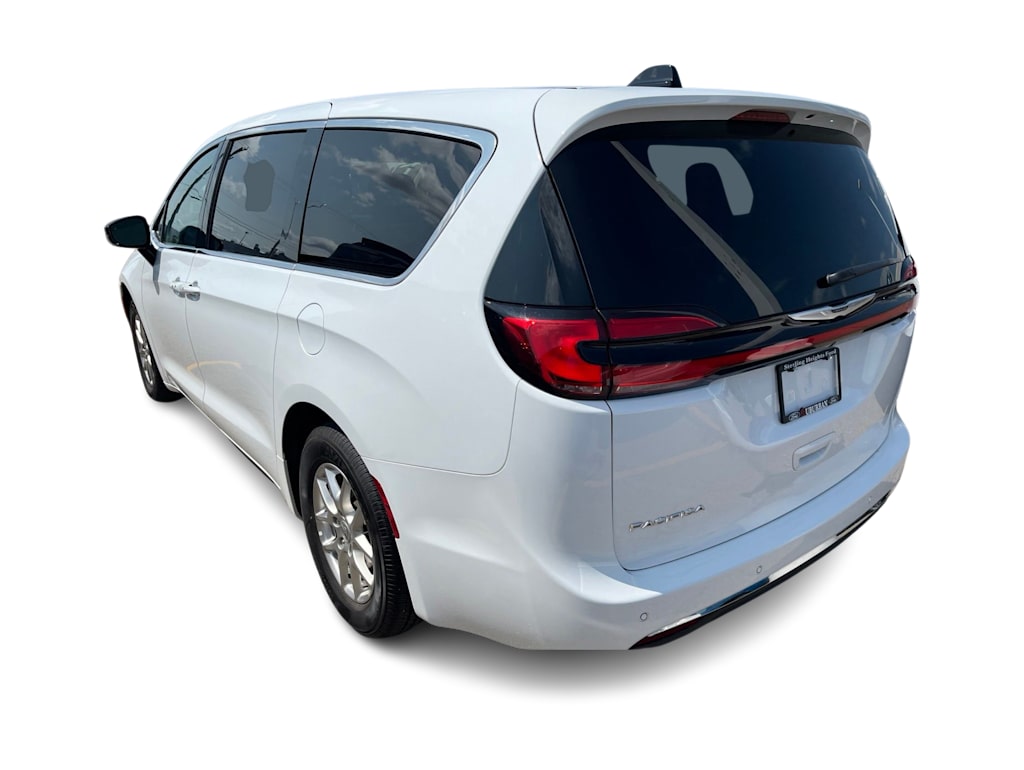 Thumbnail: 2024 Chrysler Pacifica - 3