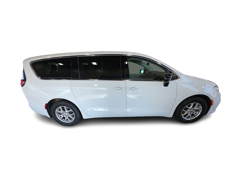 Thumbnail: 2024 Chrysler Pacifica - 15