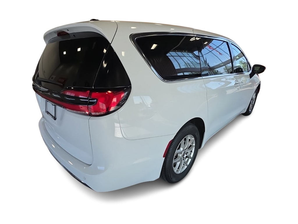 Thumbnail: 2024 Chrysler Pacifica - 16