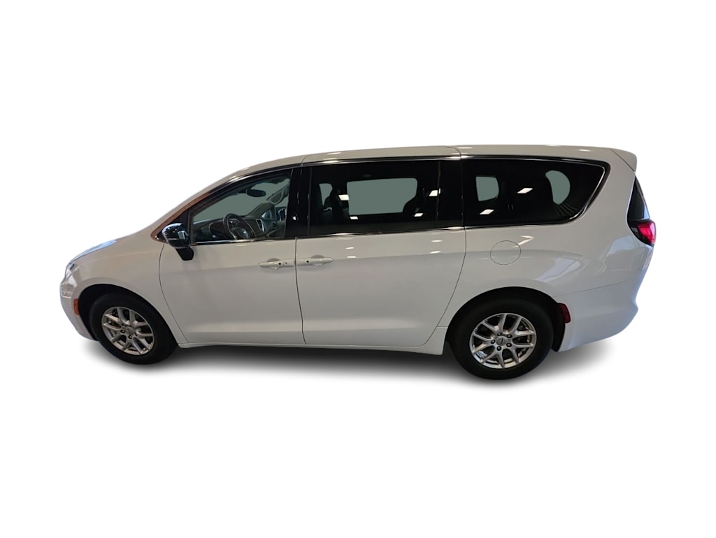Thumbnail: 2024 Chrysler Pacifica - 2