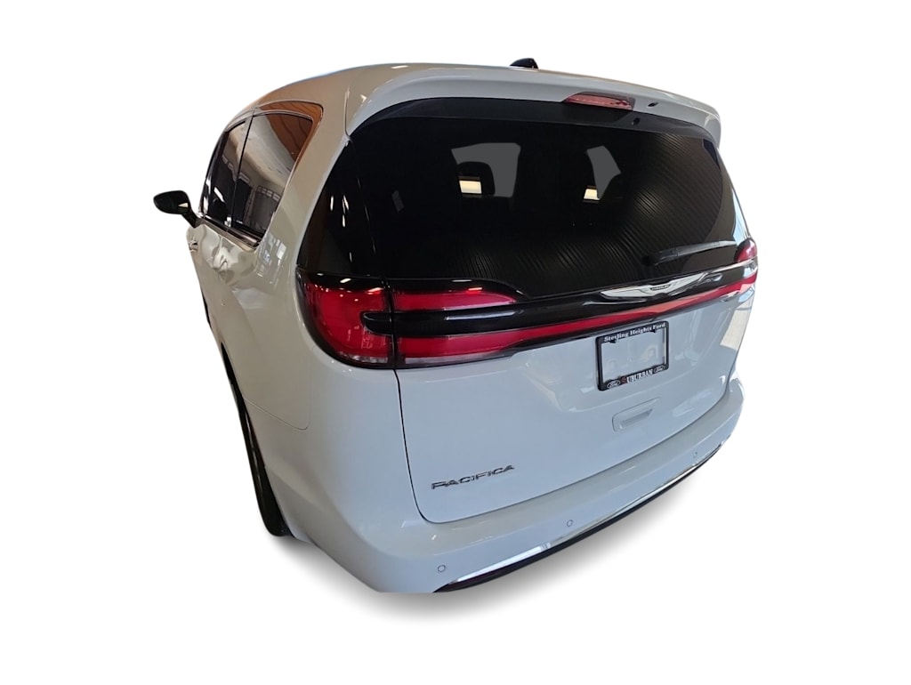 Thumbnail: 2024 Chrysler Pacifica - 3
