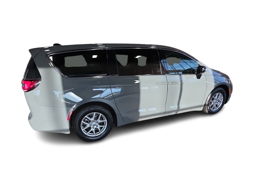Thumbnail: 2025 Chrysler Pacifica - 14