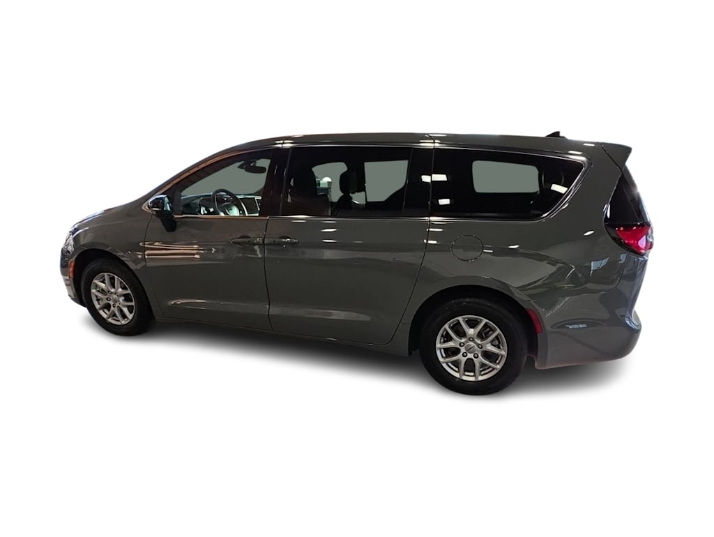 Thumbnail: 2025 Chrysler Pacifica - 3