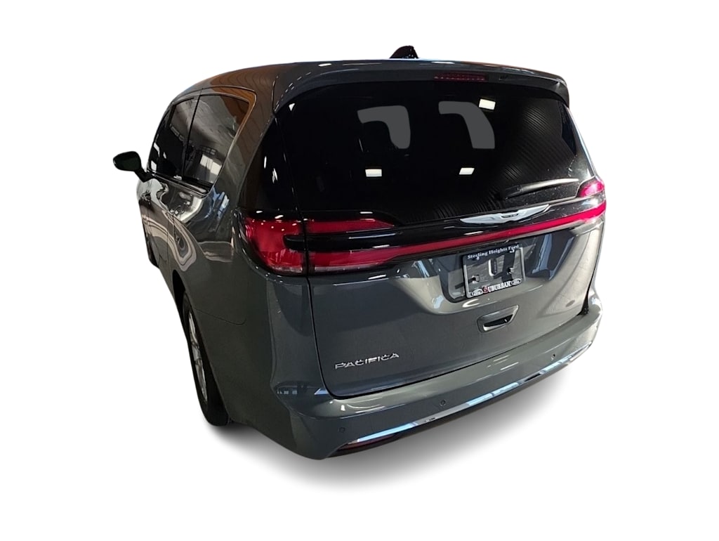 Thumbnail: 2025 Chrysler Pacifica - 4