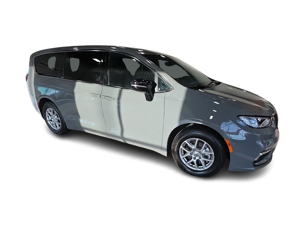 Thumbnail: 2025 Chrysler Pacifica - 13