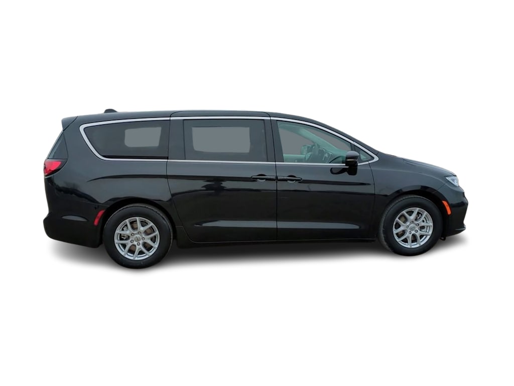 2024 Chrysler Pacifica Touring L 22