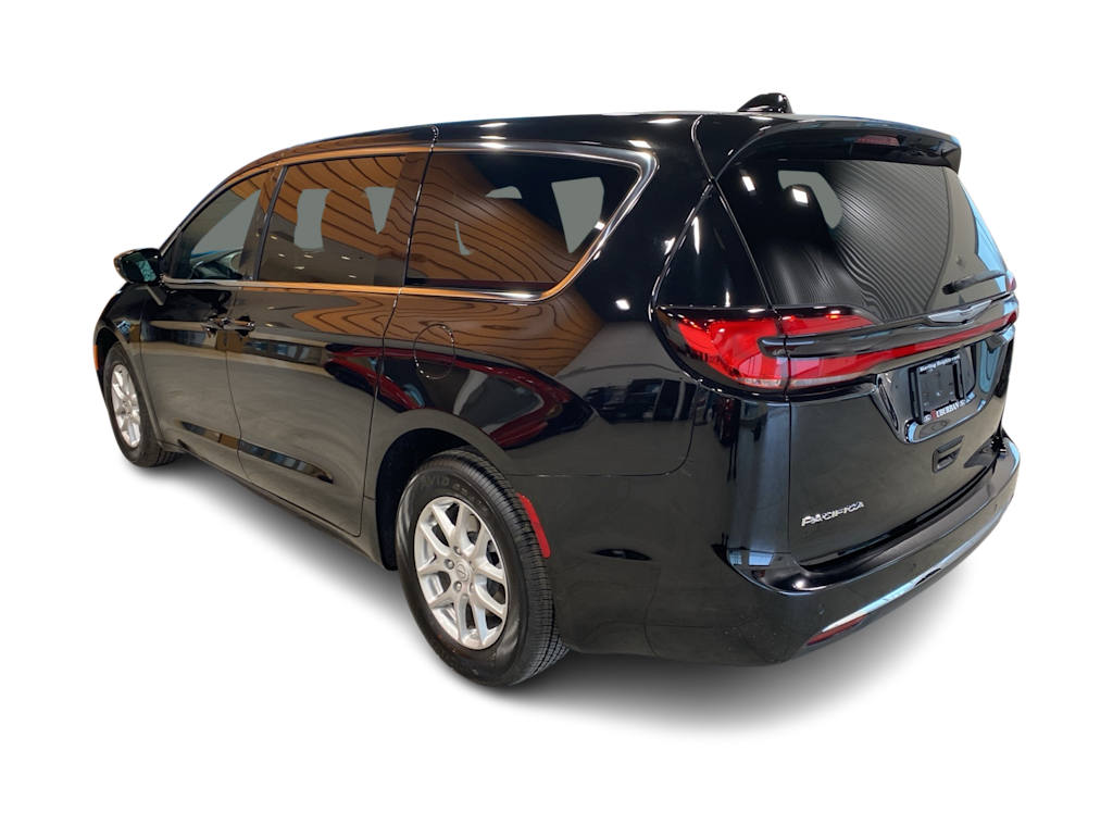 Thumbnail: 2026 Chrysler Pacifica - 4