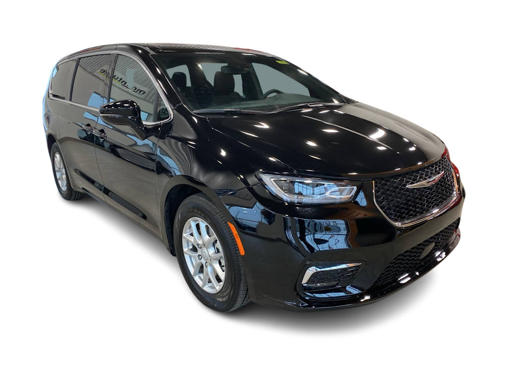 Thumbnail: 2026 Chrysler Pacifica - 17