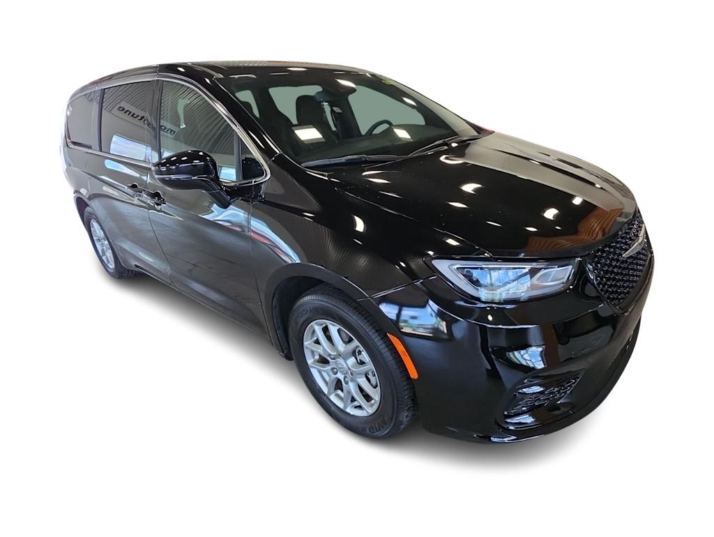 Thumbnail: 2026 Chrysler Pacifica - 16