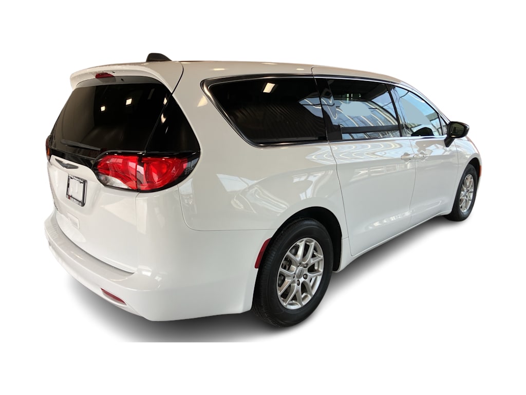 Thumbnail: 2024 Chrysler Voyager - 16