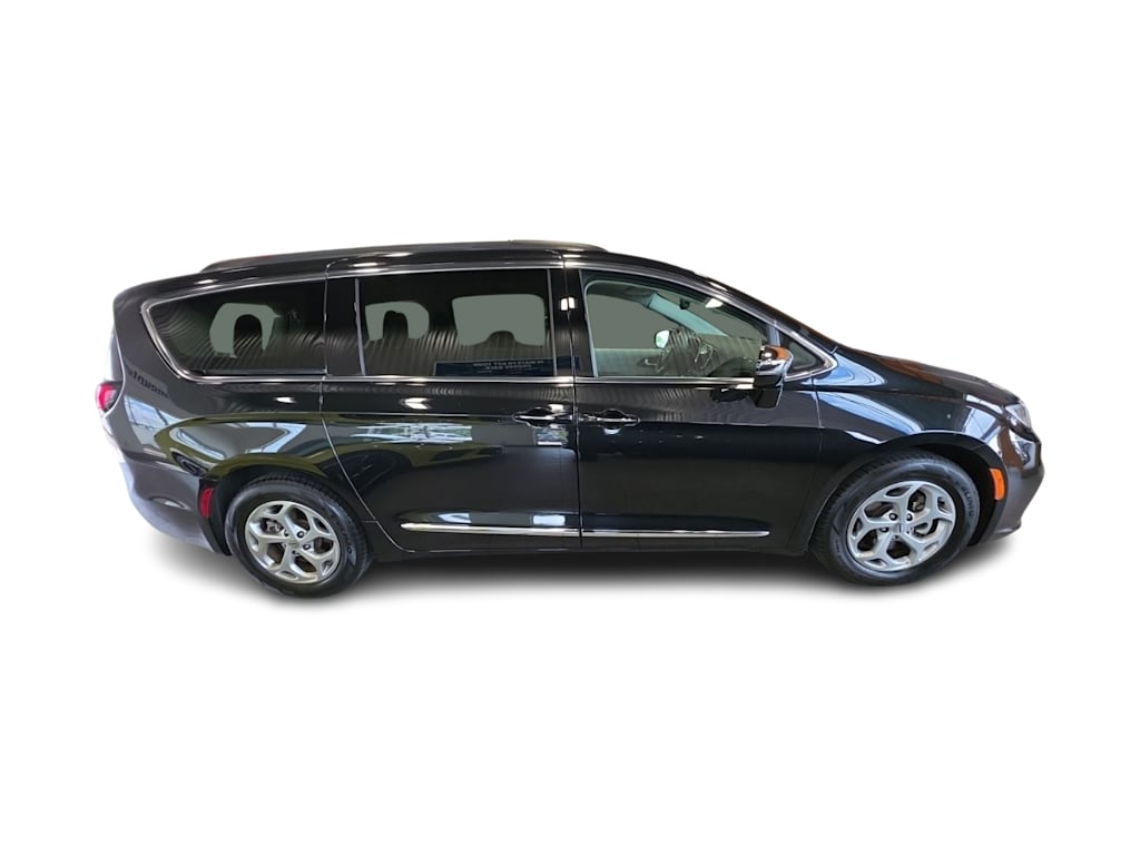 Thumbnail: 2023 Chrysler Pacifica - 17