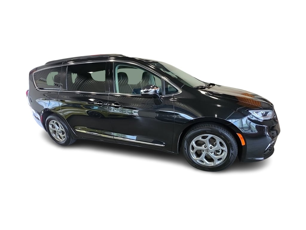 Thumbnail: 2023 Chrysler Pacifica - 16