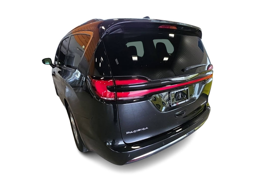 Thumbnail: 2023 Chrysler Pacifica - 4