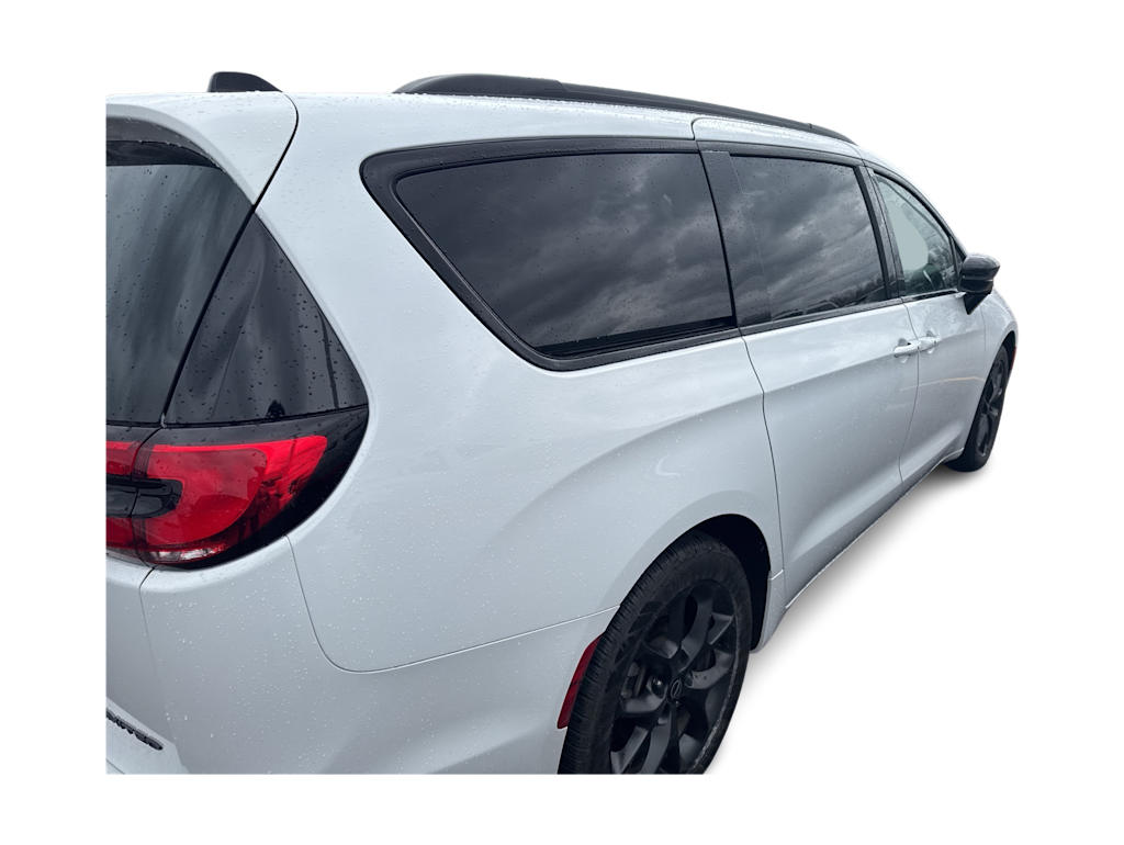 Thumbnail: 2025 Chrysler Pacifica - 18