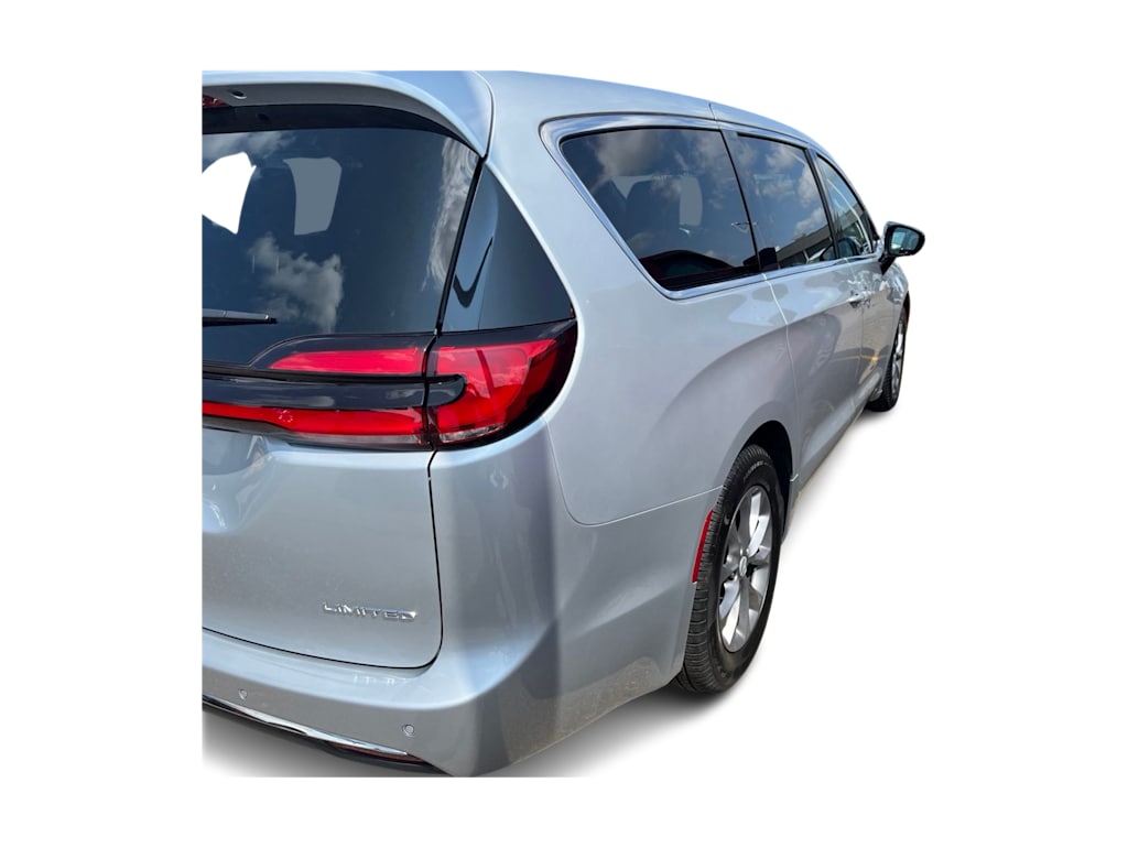 Thumbnail: 2026 Chrysler Pacifica - 18