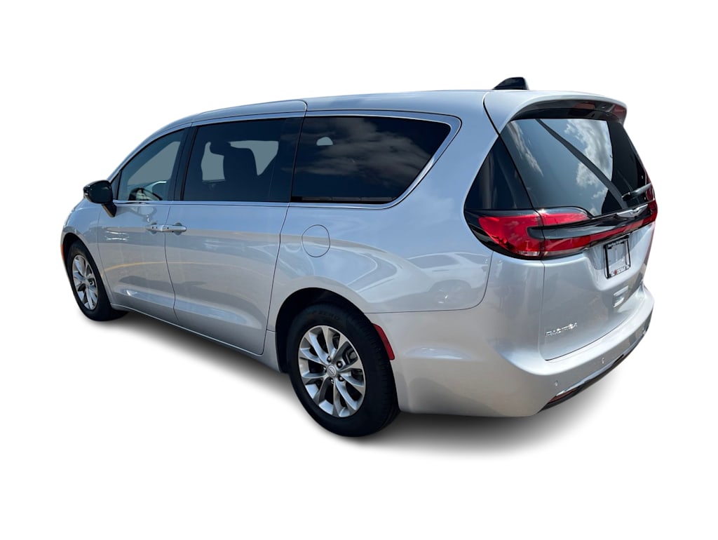 Thumbnail: 2026 Chrysler Pacifica - 3