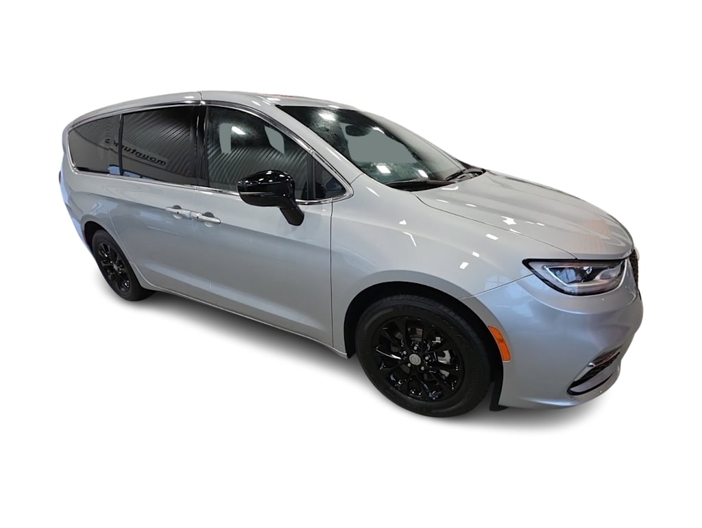 Thumbnail: 2026 Chrysler Pacifica - 14
