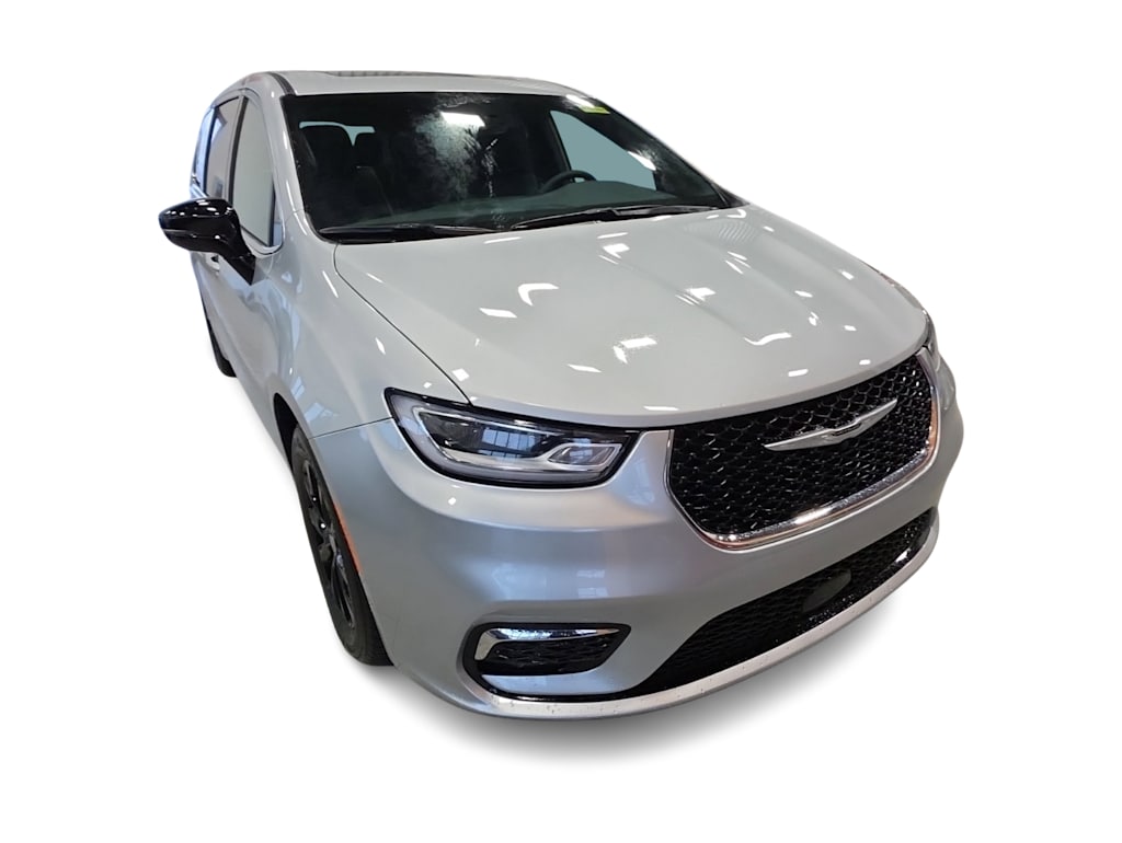 Thumbnail: 2026 Chrysler Pacifica - 13