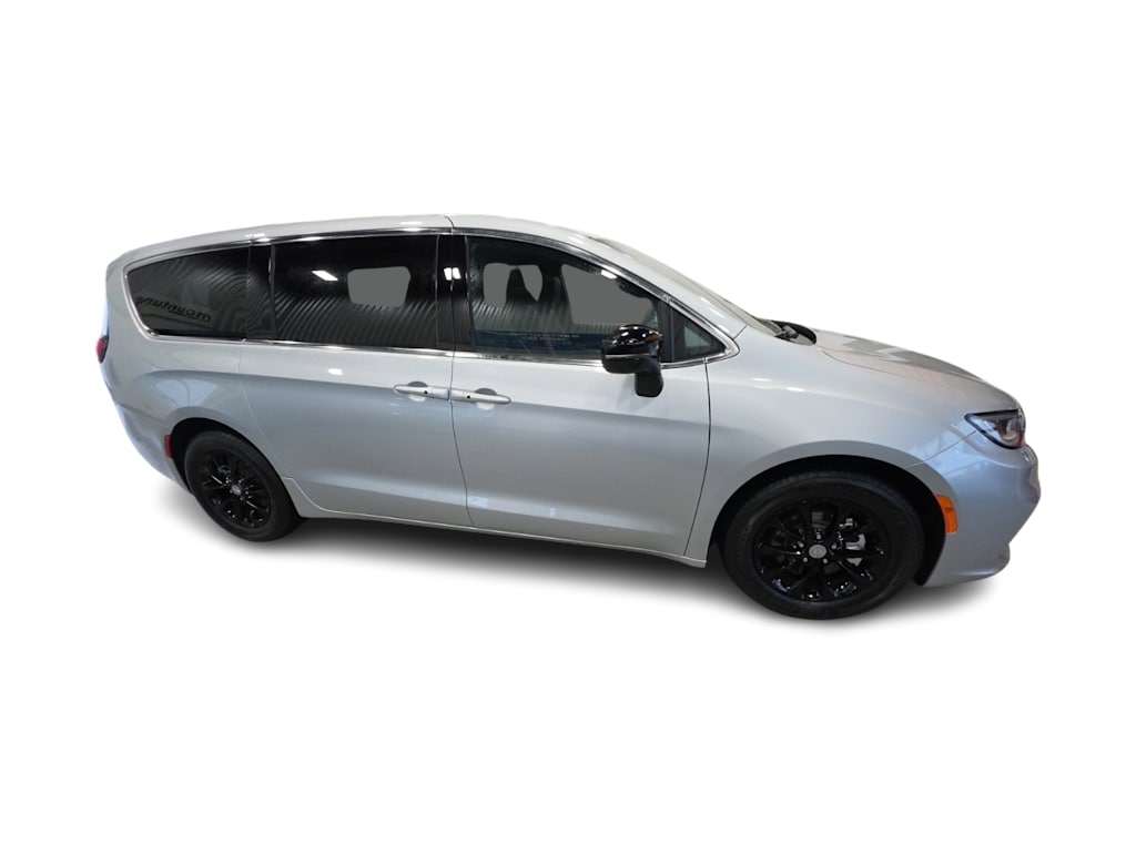 Thumbnail: 2026 Chrysler Pacifica - 15