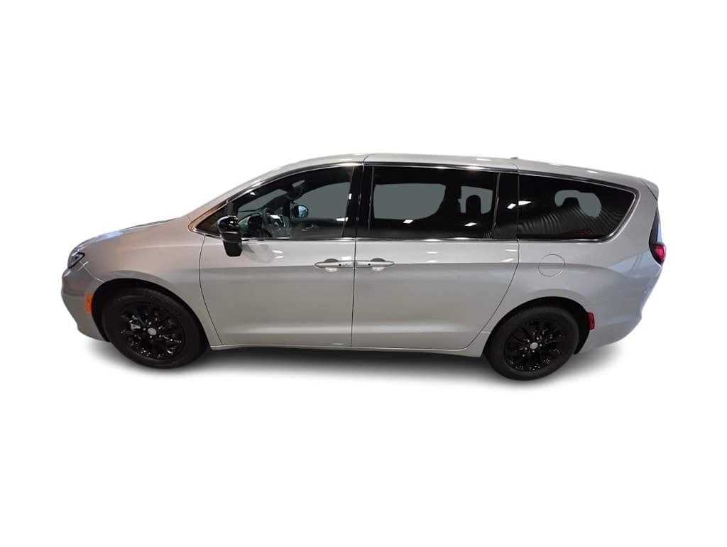 Thumbnail: 2026 Chrysler Pacifica - 18
