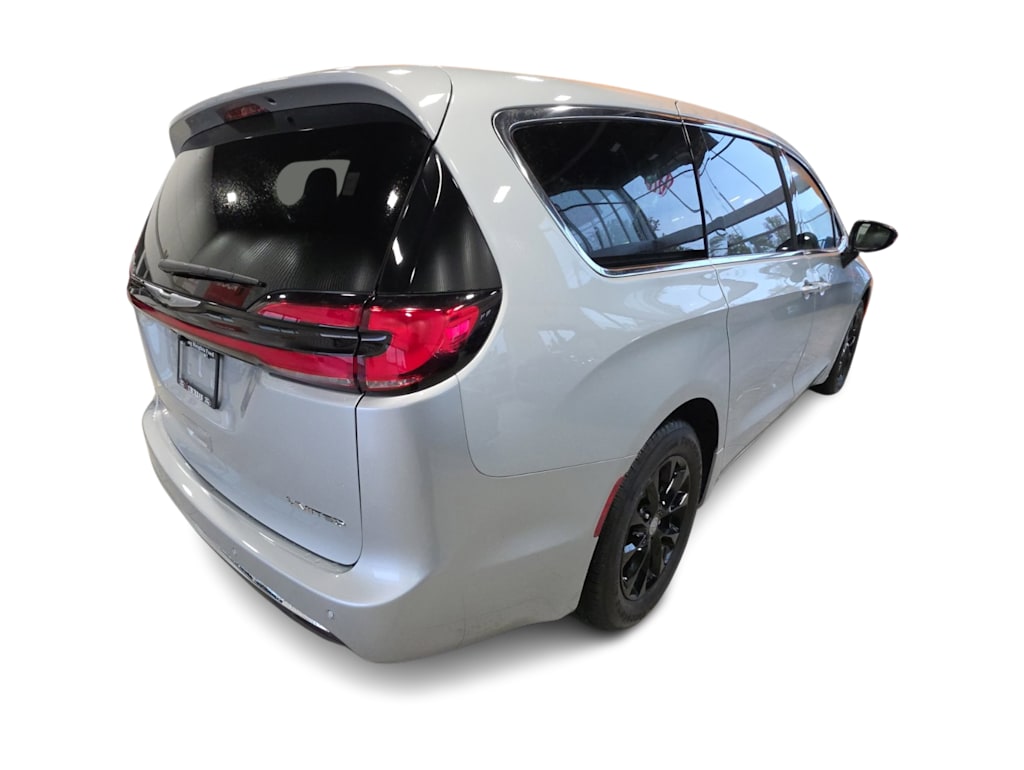Thumbnail: 2026 Chrysler Pacifica - 17