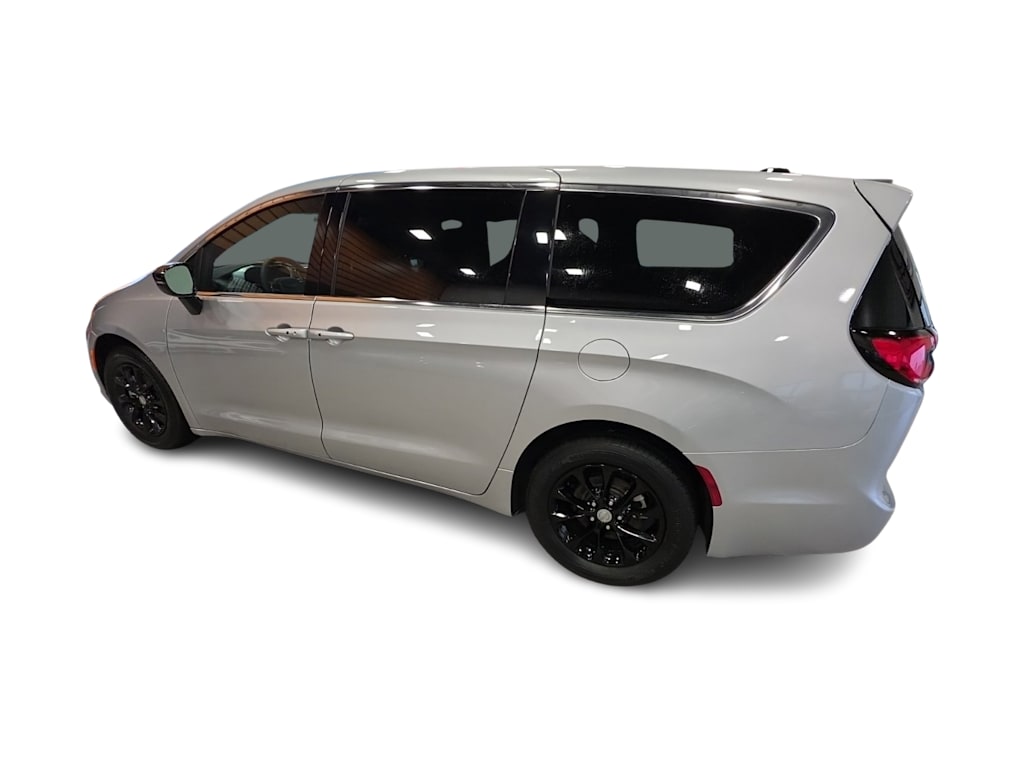 Thumbnail: 2026 Chrysler Pacifica - 3