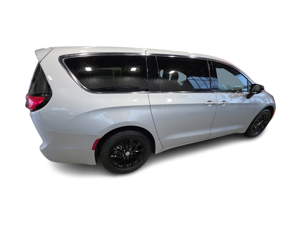 Thumbnail: 2026 Chrysler Pacifica - 16