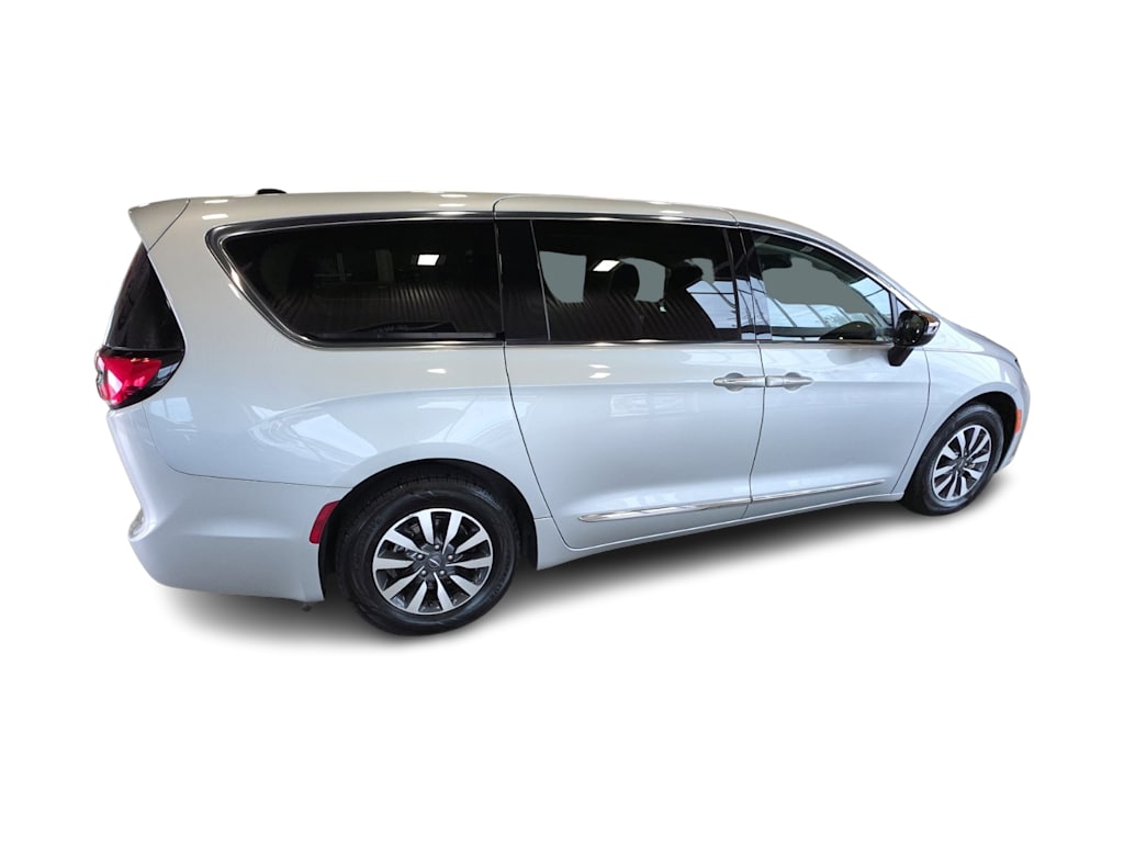 Thumbnail: 2023 Chrysler Pacifica - 16