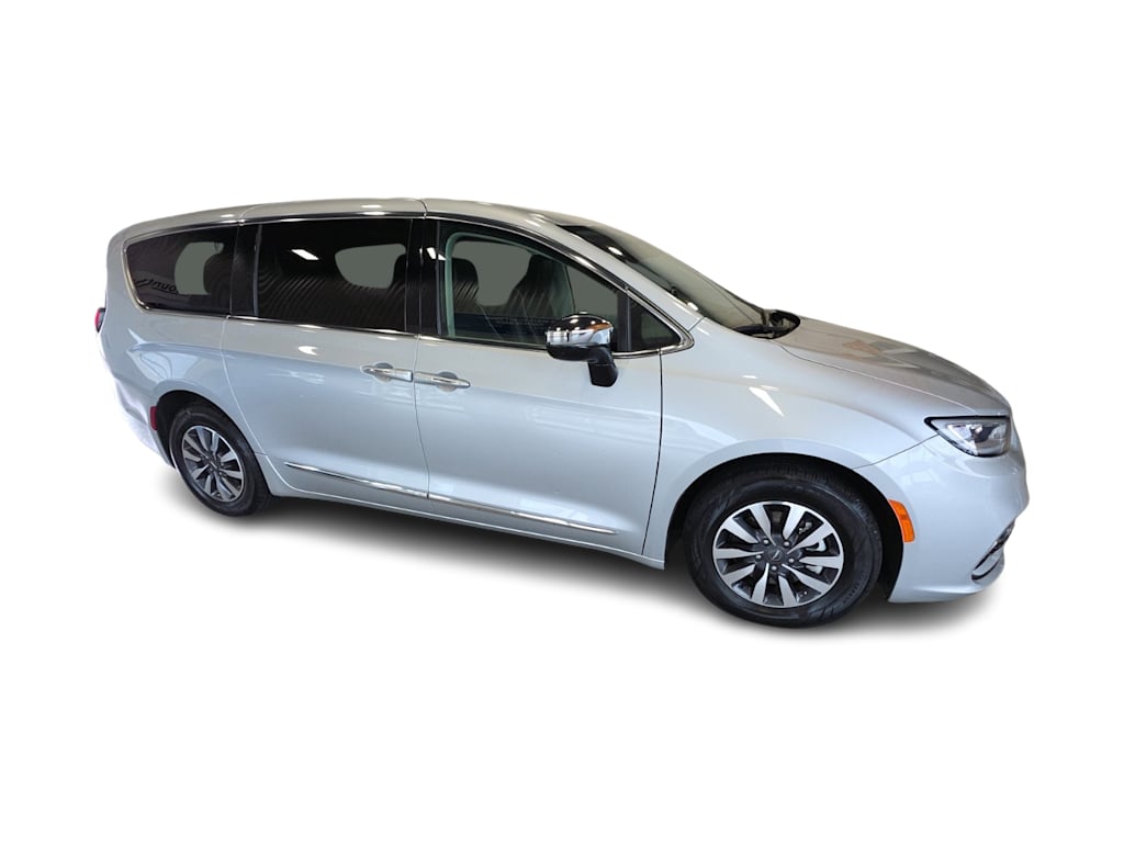 Thumbnail: 2023 Chrysler Pacifica - 14