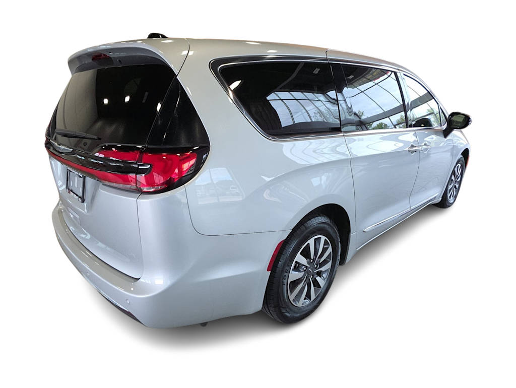 Thumbnail: 2023 Chrysler Pacifica - 17