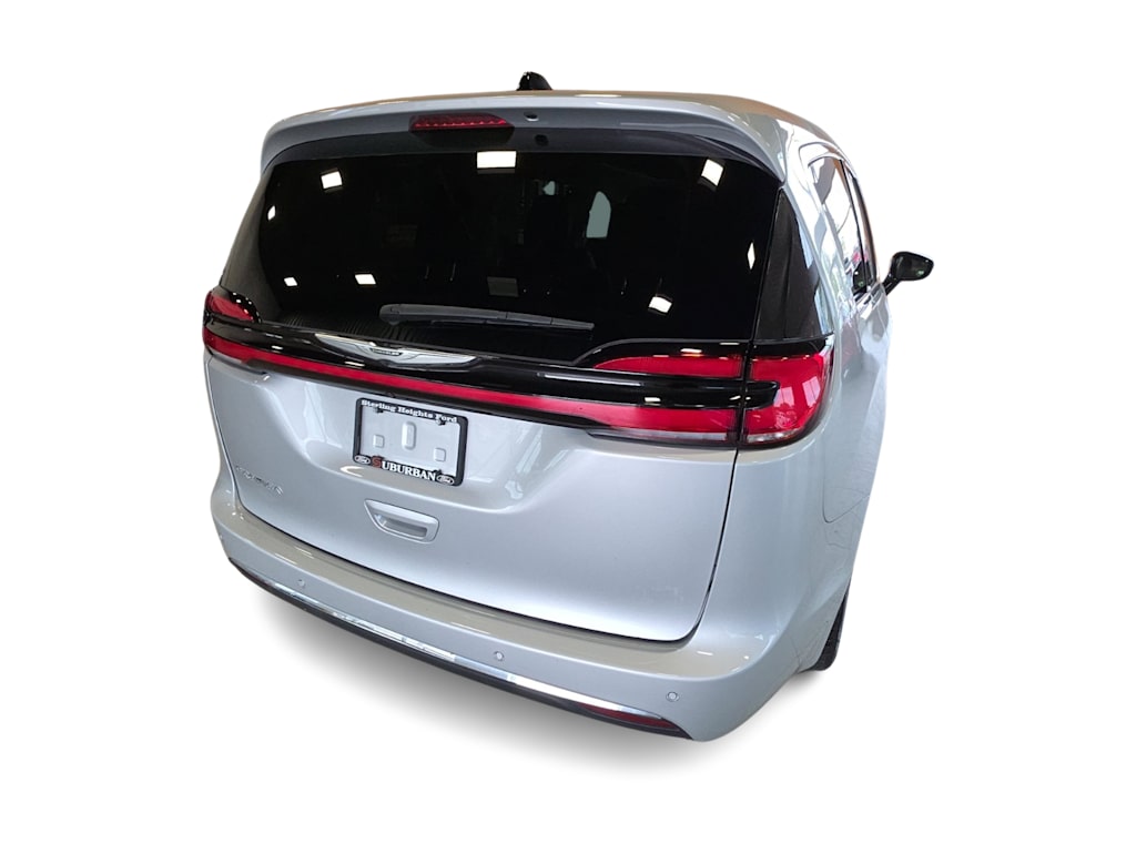 Thumbnail: 2023 Chrysler Pacifica - 5