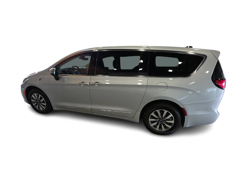 Thumbnail: 2023 Chrysler Pacifica - 3