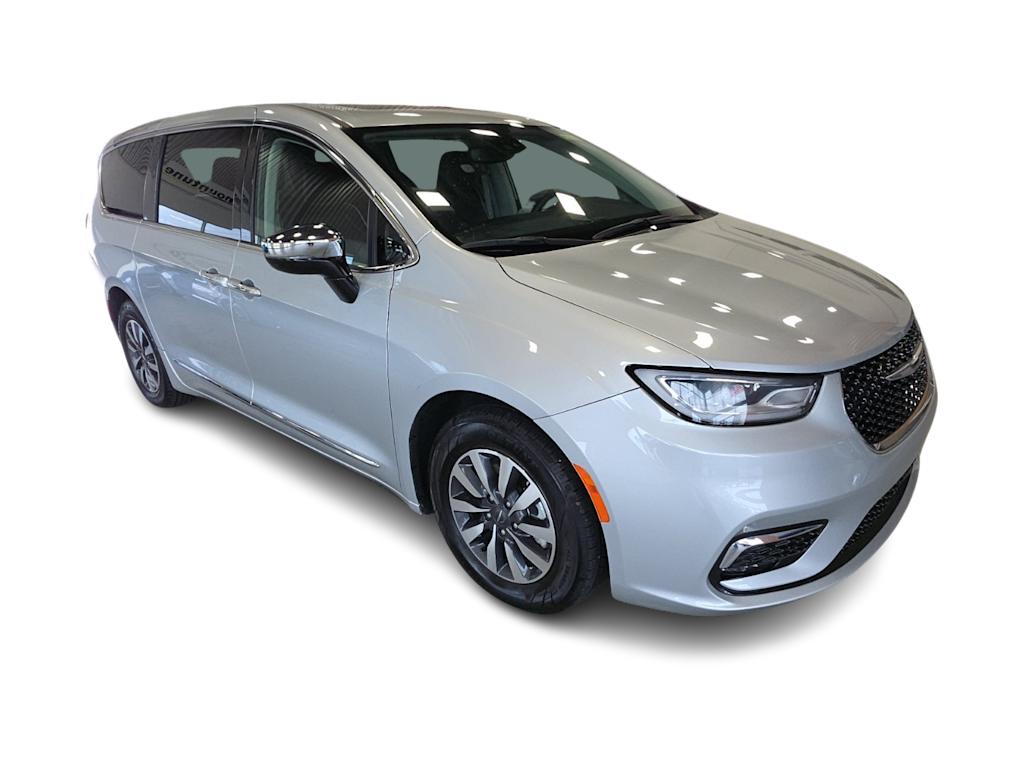 Thumbnail: 2023 Chrysler Pacifica - 13