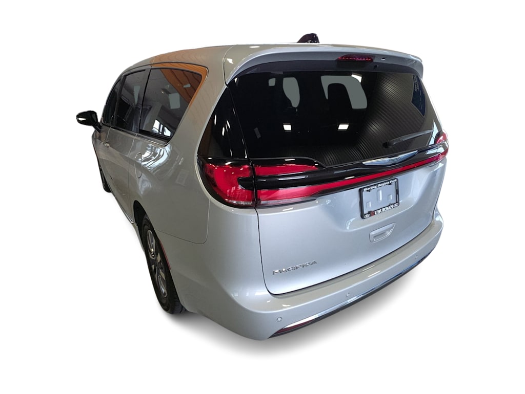 Thumbnail: 2023 Chrysler Pacifica - 4