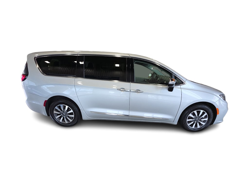 Thumbnail: 2023 Chrysler Pacifica - 15
