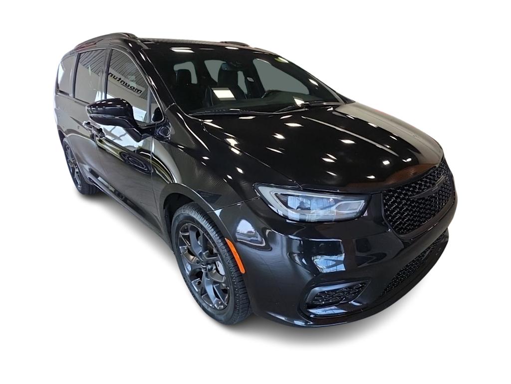 Thumbnail: 2021 Chrysler Pacifica - 16