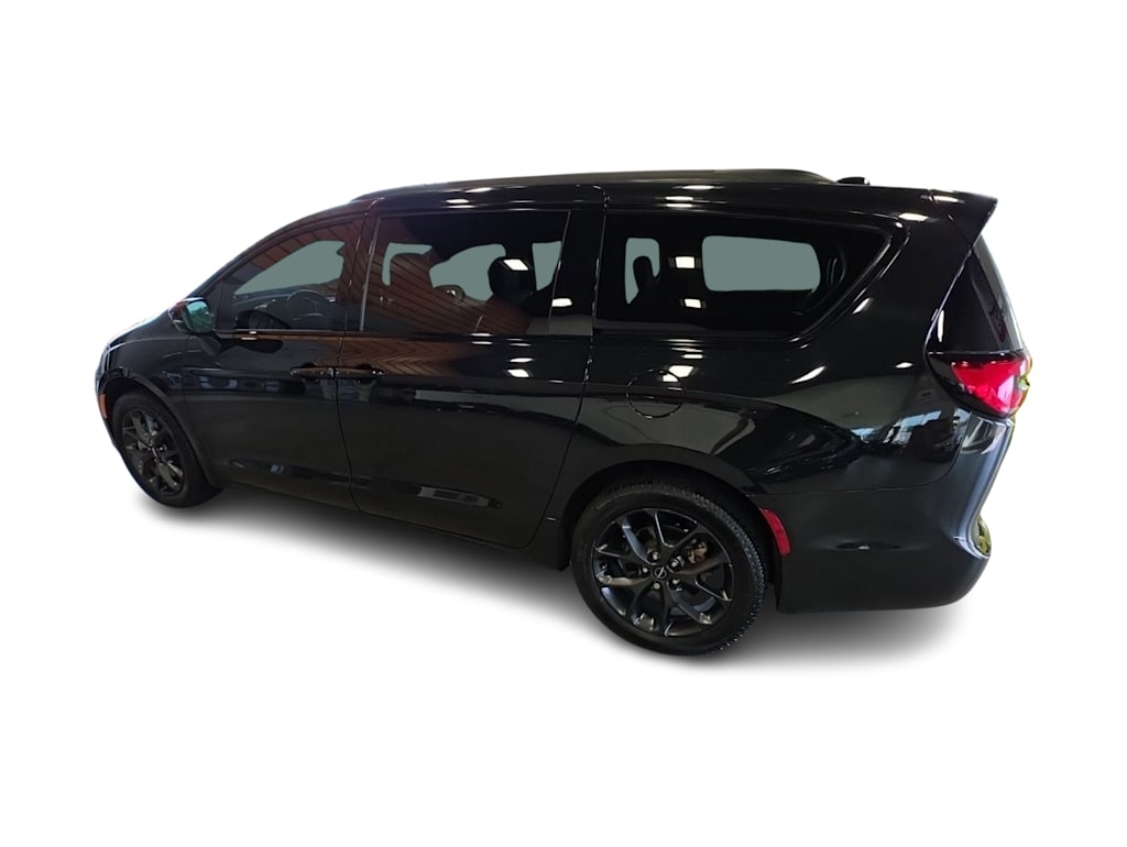 Thumbnail: 2021 Chrysler Pacifica - 22