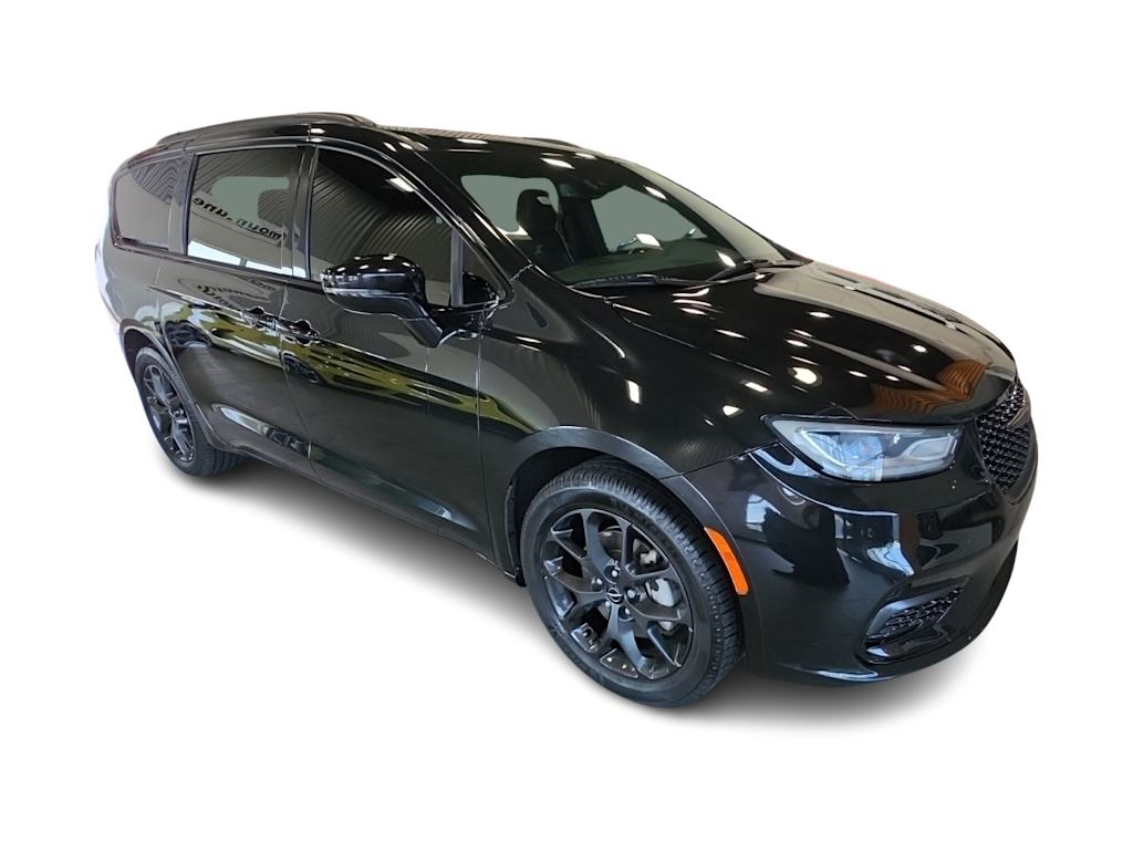 Thumbnail: 2021 Chrysler Pacifica - 17