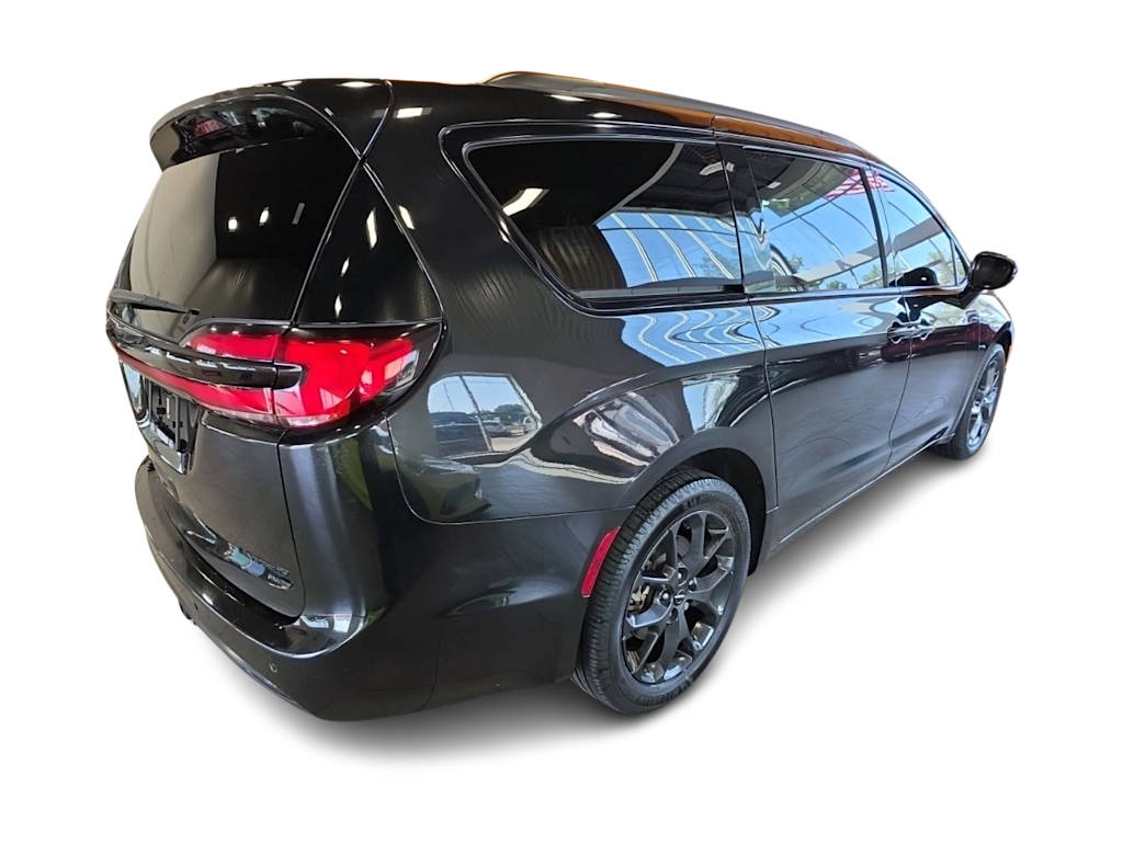 Thumbnail: 2021 Chrysler Pacifica - 19
